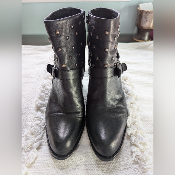 Women's STUART WEITZMAN size 9 leather studded ankle boots - Picture 4 of 13